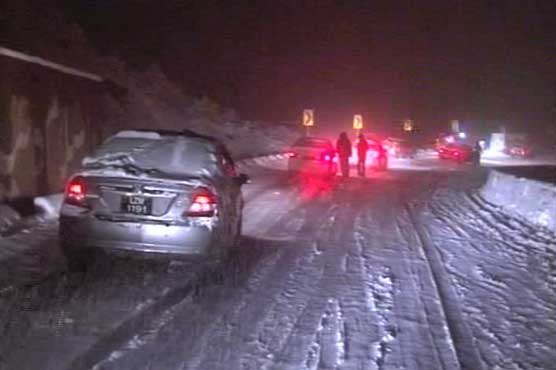 Heavy snowfall paralyses Murree