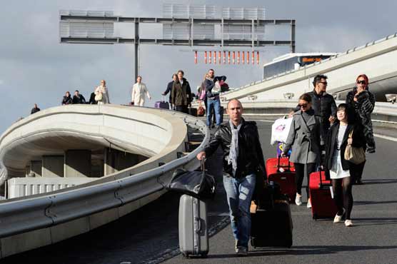 Paris airports downplay early impact of strike