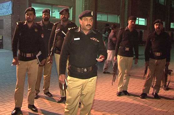 Lahore: Policeman injured by dacoits
