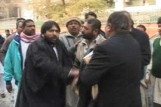 Lawyers beat man in LHC premises