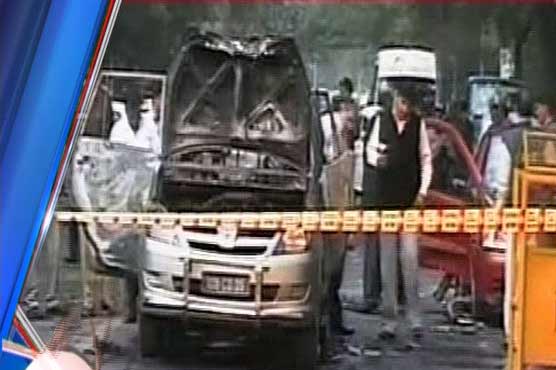 Israeli diplomat's car blown up in New Delhi, 4 hurt 
