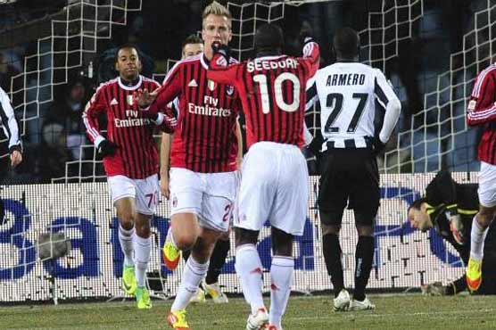 Four-goal Milan sink hapless Arsenal