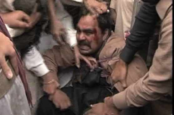  Multan: robber handed over to police after beating