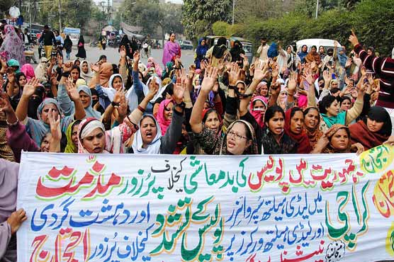 LHWs continue protest against pay delays