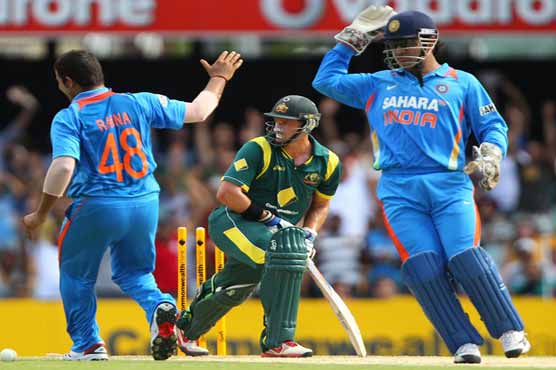 Tri-series: Australia set 289 runs target against India
