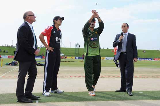 Pakistan opt to bat against England in final ODI