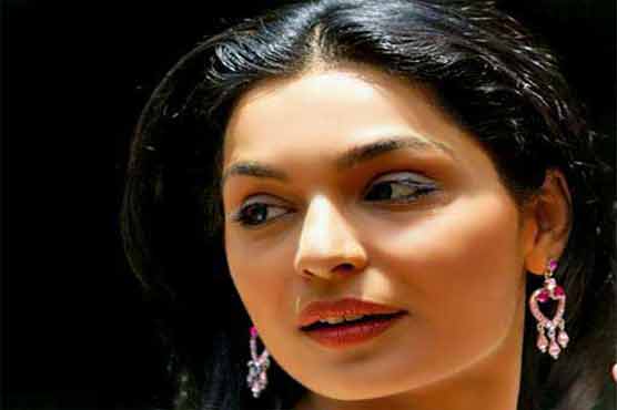 Meera's gift watch for fiance stolen