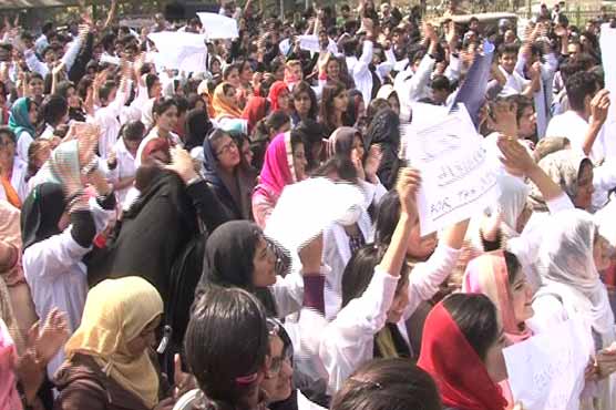 Medical students protest outside UHS continued