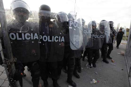 29 officials held after Mexico prison riots, breakout