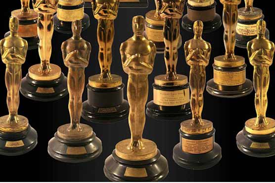 Oscar statuettes go up for auction