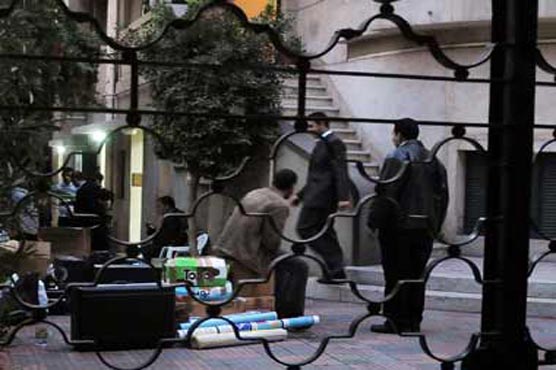 Egypt: Judges withdraw from trial of 16 Americans