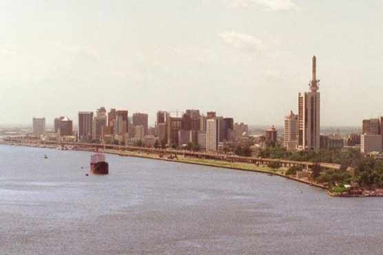 Pirates kidnap two in attack off Nigeria