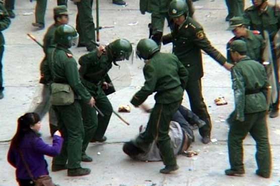 Crowd fights Chinese police at mosque demolition