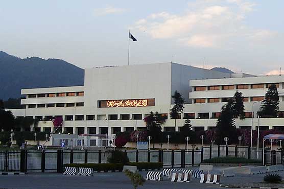 PML-N, MQM walk out of NA on gas crisis