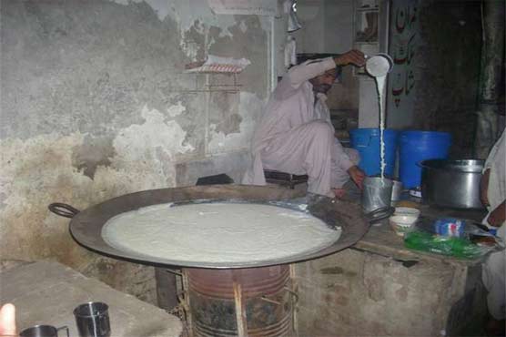 Defiant Karachi milkmen flout price order