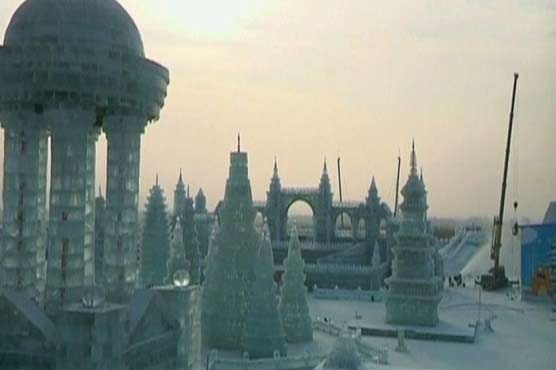 Chinese sculpt city out of ice