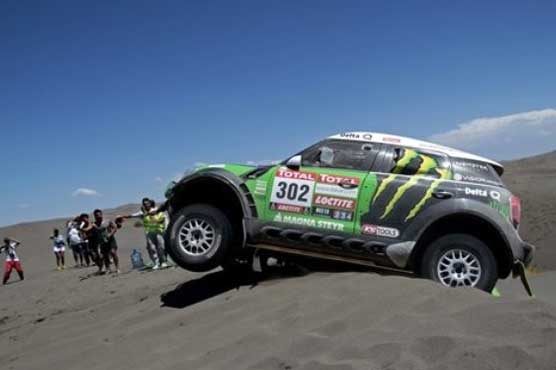 Peterhansel grabs Dakar Rally lead