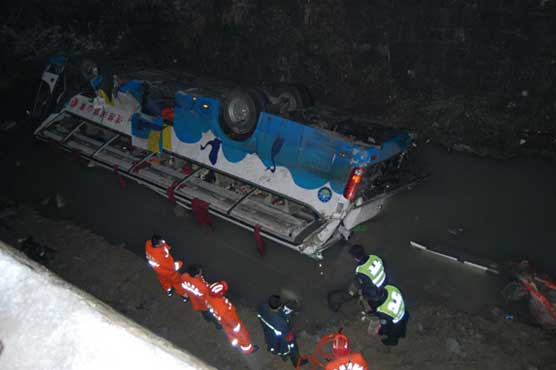 16 dead in China as bus slides off bridge
