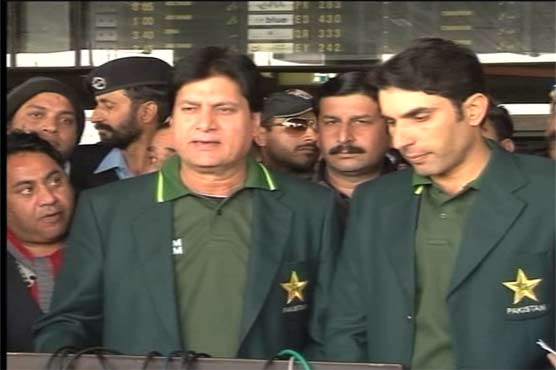 Pak cricket squad leaves for UAE