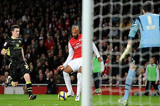 Henry seals Arsenal return with winner in FA cup