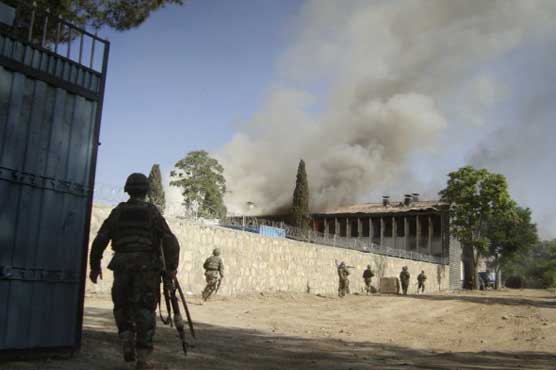 Insurgents try to storm Afghan government building