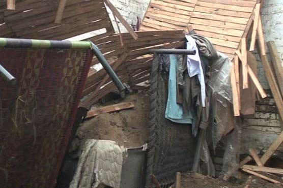 Gujranwala: Woman, 2 kids die in roof collapse