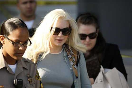 Lindsay Lohan doing it well on probation