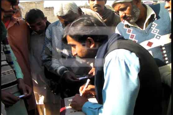 Patwari 'picturized' red handed while taking bribe