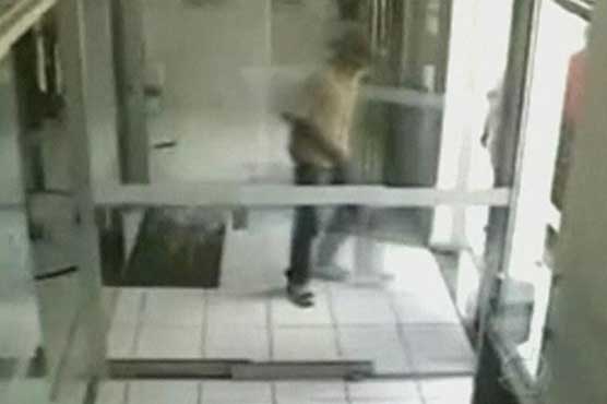 Thief shots himself in foot during robbery