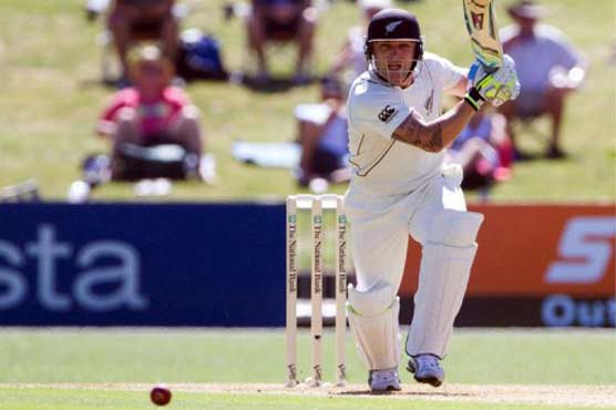 New Zealand in command against Zimbabwe