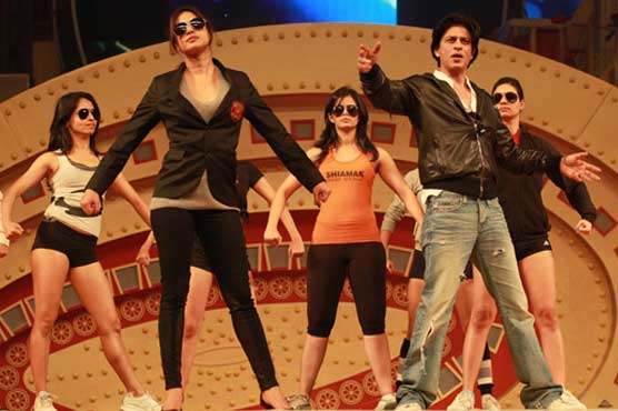 Priyanka-Shahrukh too close - once again 