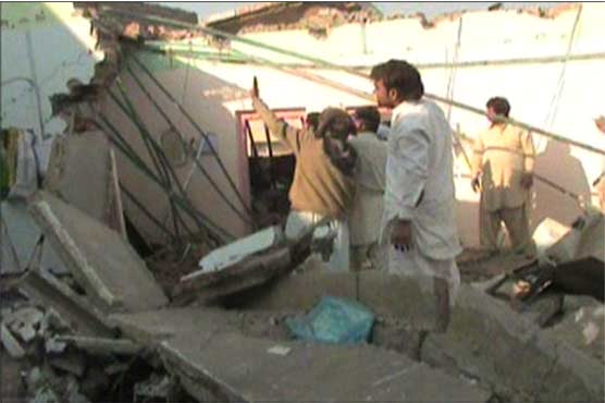 Ghotki: Woman killed as roof collapses