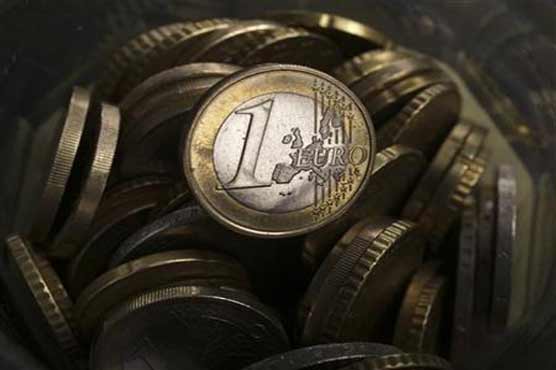 Euro under pressure amid Greek talks