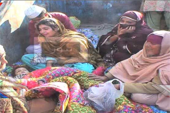 Neighbours kill 2-year old minor by throwing in gutter