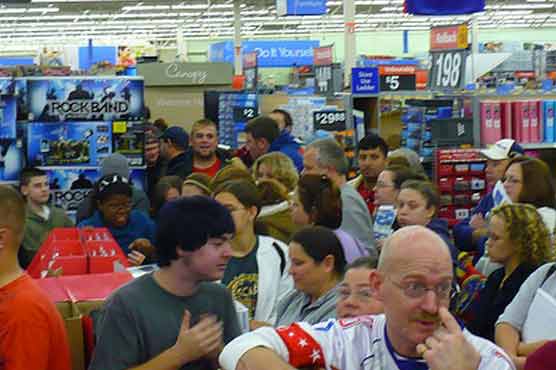 US incomes up, consumer spending flat