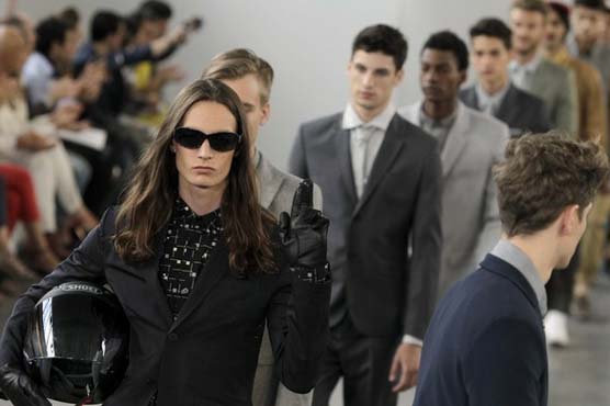 Versace kicks off Paris Haute Couture week