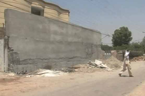 Peshawar: Bomb-proof walls around foreigners residences to go 