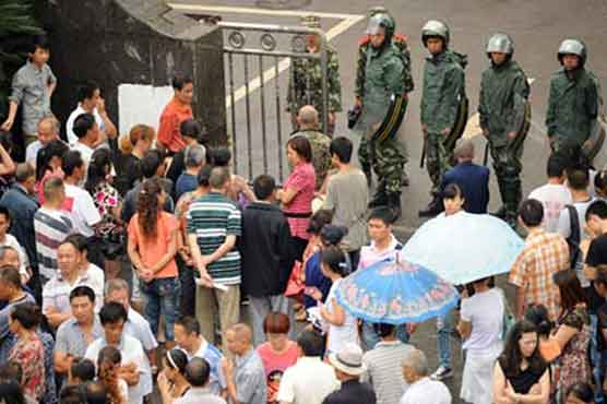 Chinese authorities bow to protesters