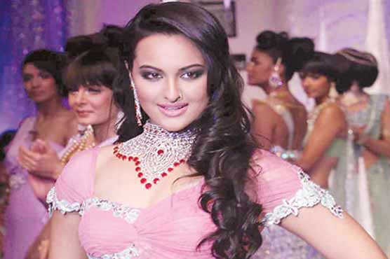 Sonakshi Sinha likes to date with older men