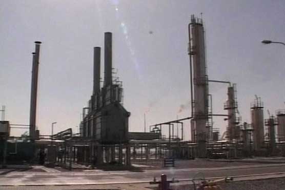 Oil falls 3 pct on signs of more economic trouble