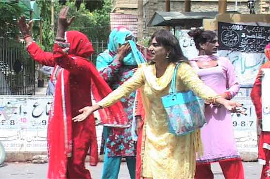 Karachi: Eunuchs protest against delay in NICs issuance