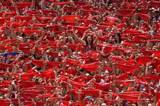 More women run with charging bulls in Pamplona