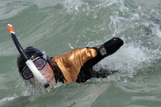 Quadruple amputee swims from Spain to Morocco