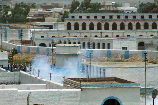 Hyderabad jailbreak attempt foiled; prisoner killed