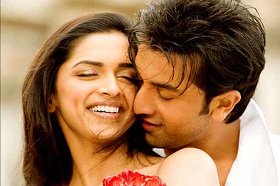 No awkwardness with Ranbir, says Deepika