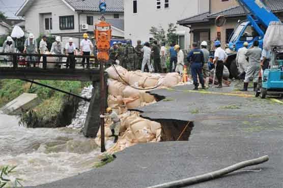 Japan floods kill 25, thousands remain cut off