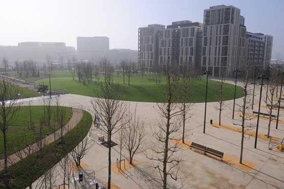 Olympics: Athletes arrive in London, airport under pressure