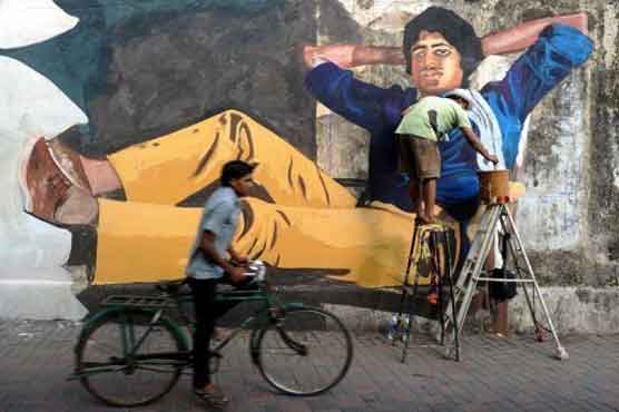 Mumbai murals recall old Bollywood 