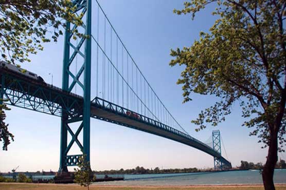 Bomb hoax forces closure of US-Canada border 