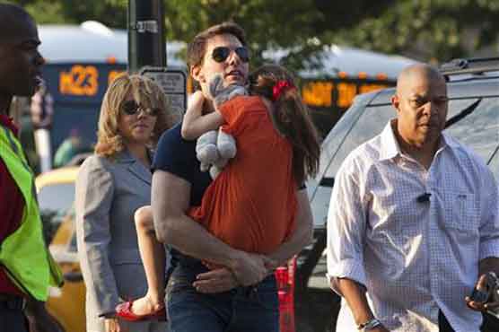 Tom Cruise visits daughter after Holmes split